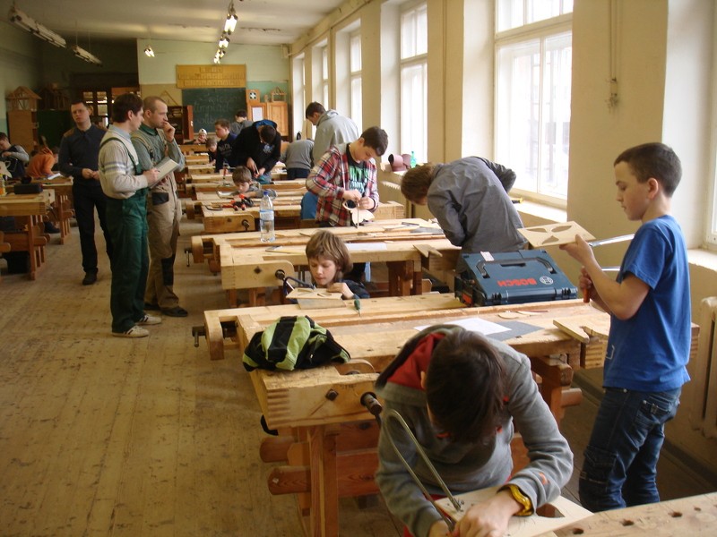 6. un 7. klases zēni sacenšas Cēsu Profesionālajā vidusskolā