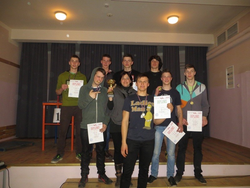 Arodskolas puiši atkal stiprākie