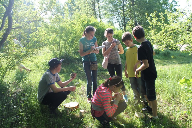 Novada skolēni tiekas Vides dienā Rāmuļu pamatskolā