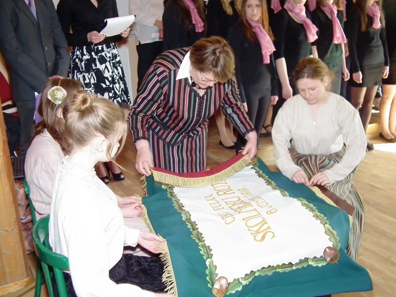 Cēsu pulka Skolnieku rotas ceļojošā karoga komisija viesojas DACVĢ