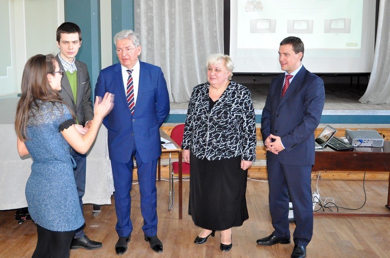 Rīgas Tehniskās universitātes rektors Leonīds Ribickis viesojas savā skolā