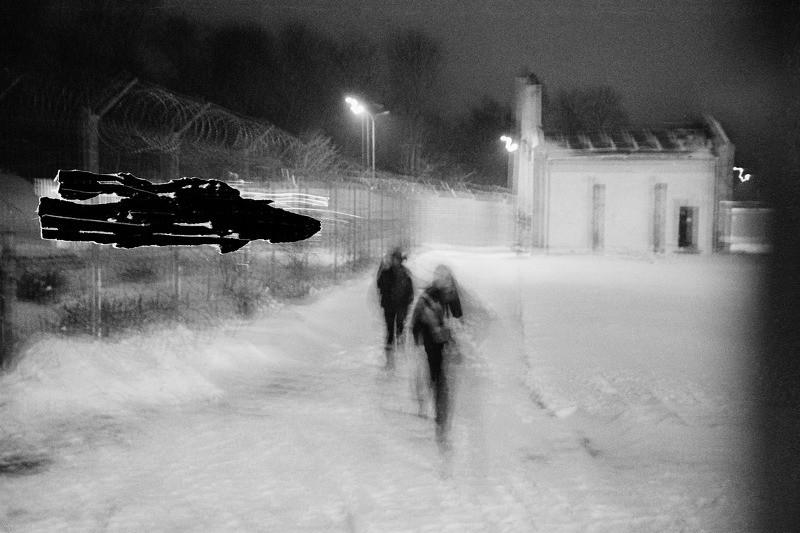 Ieslodzīto ikdiena izstādē “Pāri mūriem” Cēsu pilsētvidē