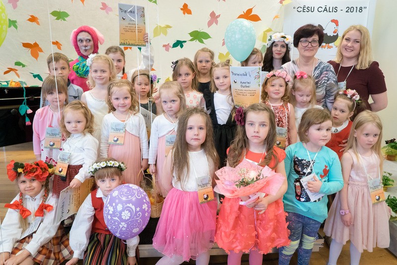 Aizvadīts mazo vokālistu konkurss “Cēsu Cālis - 2018”