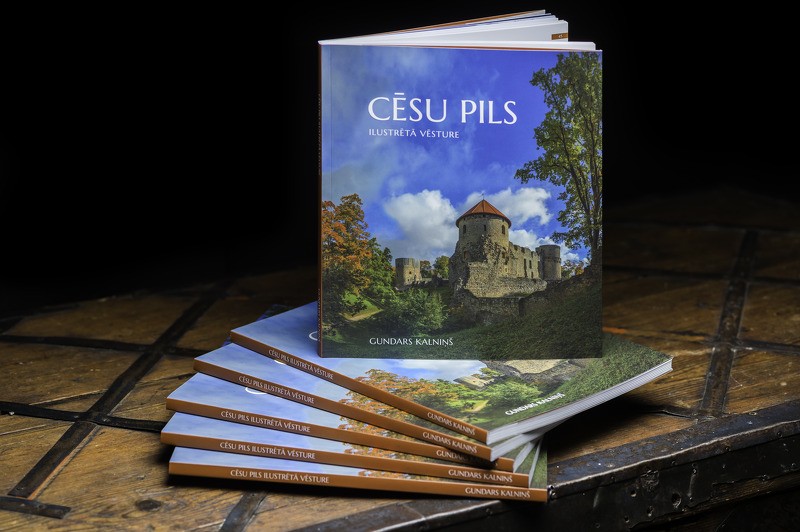 Izdota “Cēsu pils ilustrētā vēsture”