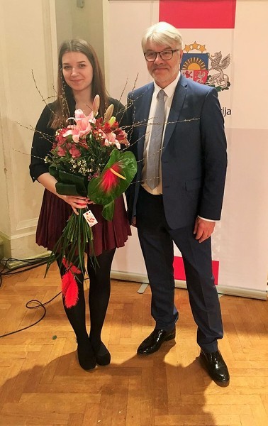 Alfrēda Kalniņa Cēsu Mūzikas vidusskolas audzēkne saņem Kultūras ministrijas apbalvojumu