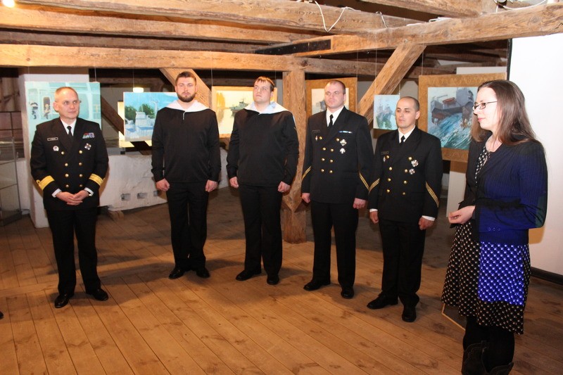 Cēsu Vēstures un mākslas muzejā atklāta ceļojošā izstāde “Jūras spēkiem- 25”