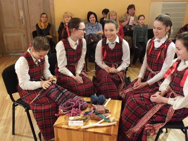 Vidzemes labākie latviešu tautas dziesmu zinātāji satiekas Cēsīs