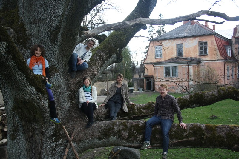 Cēsīs ieradušies norvēģu fotogrāfi un antropologi