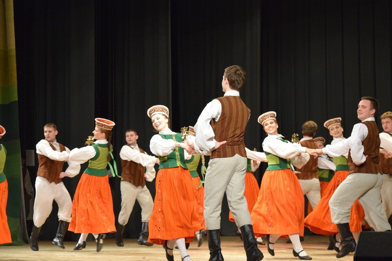 Cēsu amatiermākslas kolektīvu panākumi skatēs