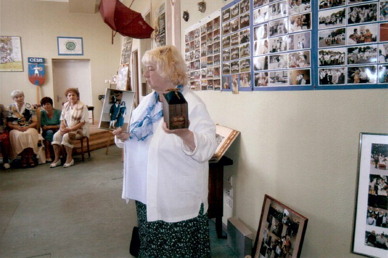 Dziesmu un Deju svētkiem veltītā izstāde kultūras biedrībā "Harmonija"