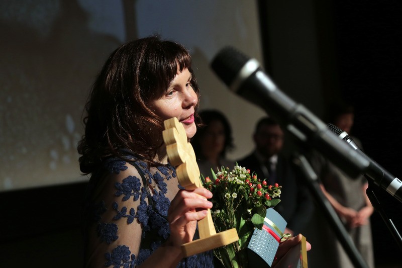 Dagmāra Saulīte saņem konkursa “Labākais sociālais darbinieks 2018” apbalvojumu