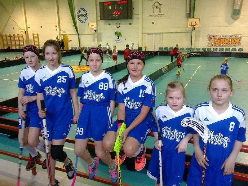 Turnīrā "Jauno talantu spēles florbolā meitenēm" piedalās trīs Cēsu komandas