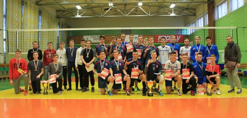 Cēsu puiši raksta Sporta skolas volejbola nodaļas vēsturi