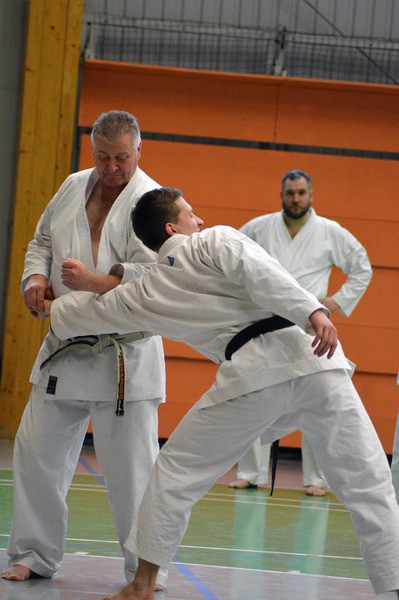 Cēsīs aizvadītas augsta līmeņa karatē meistara treniņu nodarbības