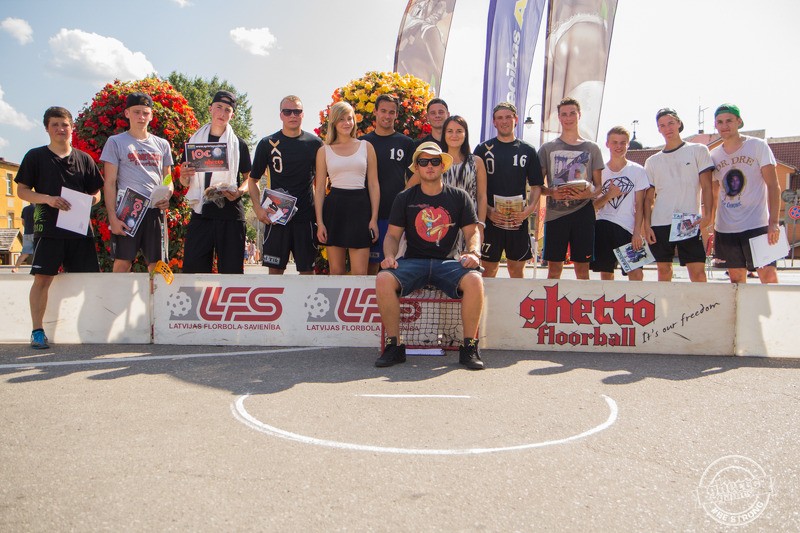 Cēsu sporta svētkos norisinājās „Ghetto Floorball” turnīrs