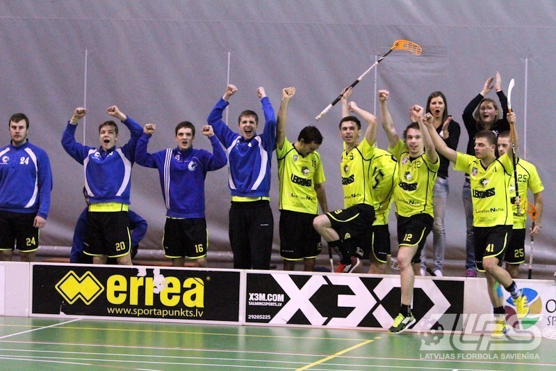 Cēsu florbolisti pārliecinoši uzsāk pusfināla spēles pret „RTU/Inspecta”