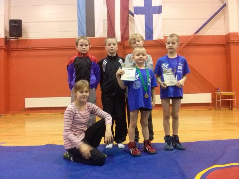 Atved balvas no Ziemassvētku turnīra Igaunijā