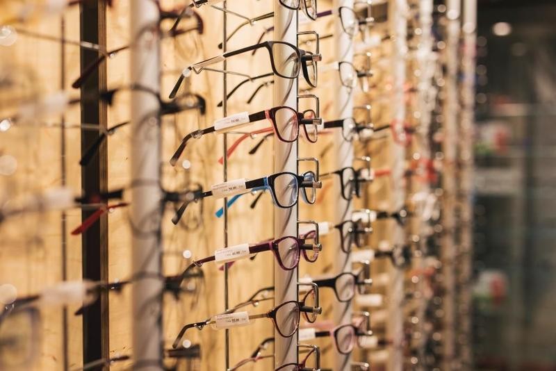 Optikas salonu tīkls „Metropole” ar bankas Citadele atbalstu Cēsīs atvēris jau otro veikalu