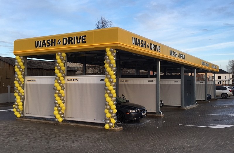 Investējot 350000 eiro, Cēsīs atklāj "Wash & Drive" tīkla auto mazgātavu