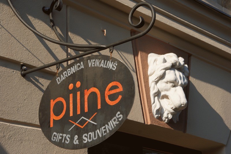 CĒSĪS DURVIS VĒRS DIZAINA DARBNĪCA – VEIKALIŅŠ „PIINE”