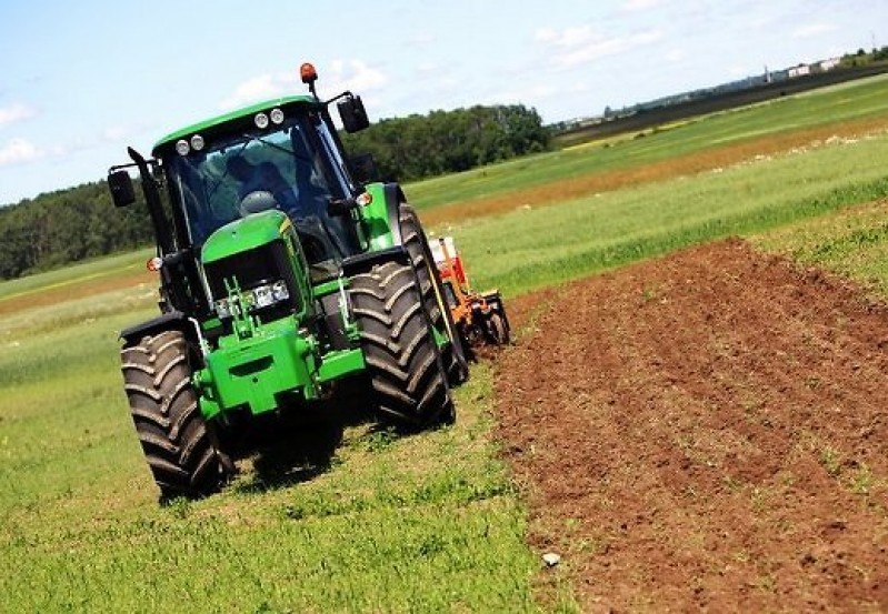 Izsludina projektu konkursu lauku saimniecību modernizācijai