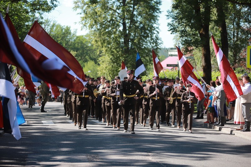 Cēsu kauju simtgades svinības pulcē vairāk nekā 20 000 apmeklētāju