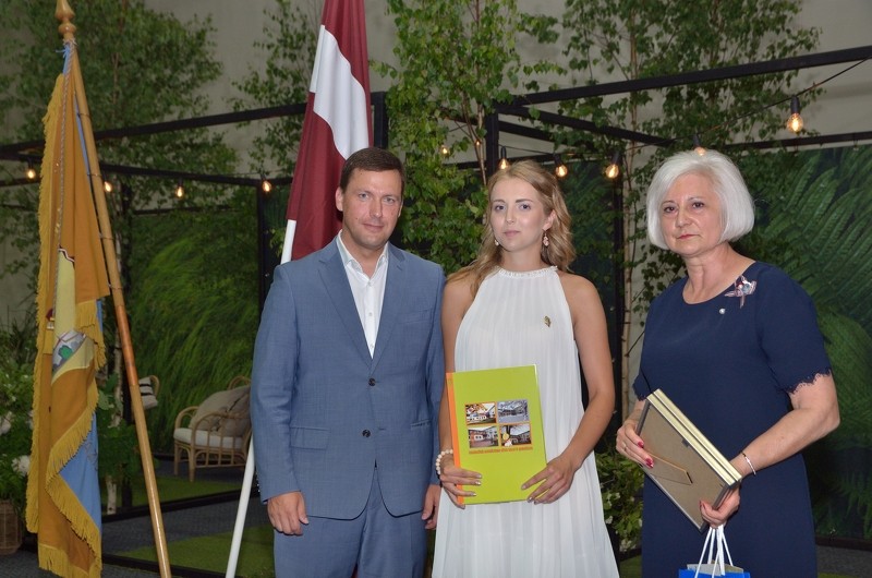 DACVĢ absolventei piešķirta Latvijas Simtgades stipendija