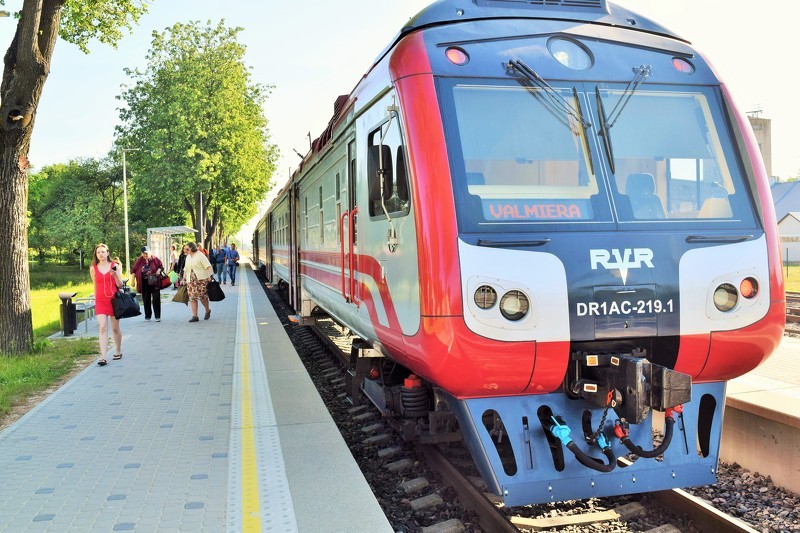 Izsaki viedokli par papildu vilcienu ekspresreisu kursēšanu Cēsis-Rīga-Cēsis