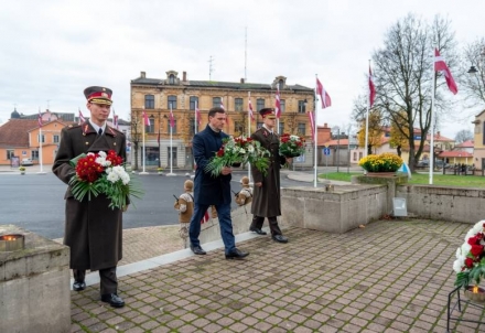 Lāčplēša dienas ziedu nolikšanas ceremonija Cēsīs