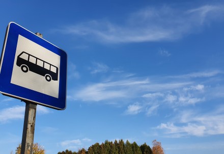 Saistībā ar remontdarbiem mainītas autobusu pieturas