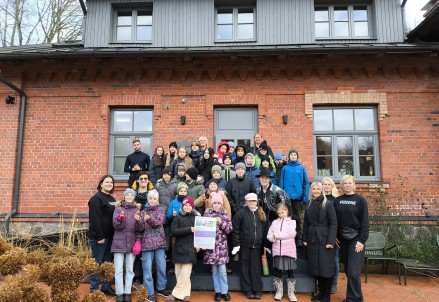 Pavāru mājā sveic konkursa "Ko celsim galdā skolas pusdienās?" uzvarētājus