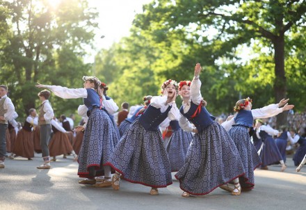 Sākas tautas deju kolektīvu koprepertuāra pārbaudes skates