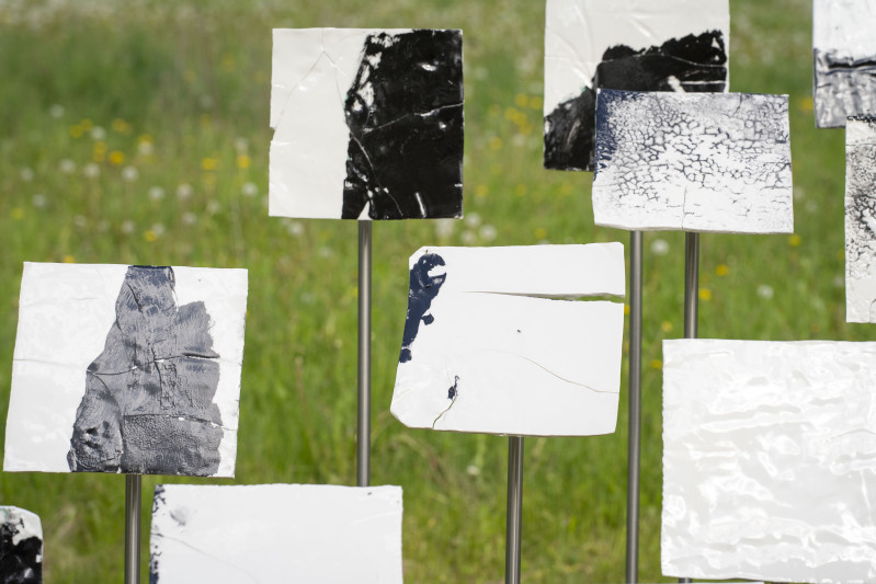 E. Veidenbauma muzejā "Kalāči" atklāta mūsdienu mākslas izstāde "Atkalāčojums"