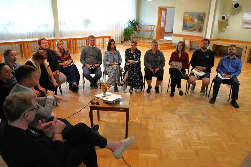 Tikšanās ar pirmo ievēlēto iedzīvotāju padomi Skujenē