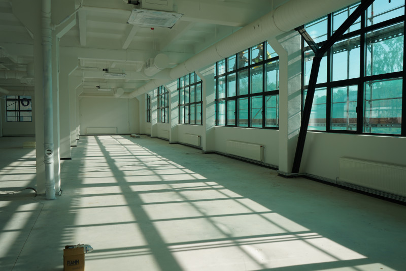 Raiņa iela 27 noslēgušies galvenie konstrukciju darbi – sākta fasādes un iekštelpu apdare