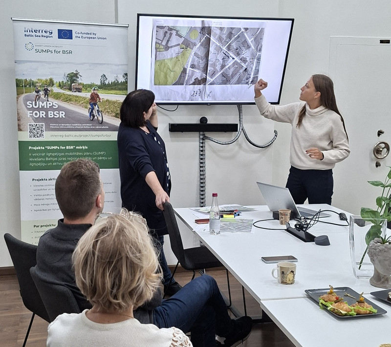 Latvijas Universitātes studenti pēta ilgtspējīgas mobilitātes risinājumus Cēsīs