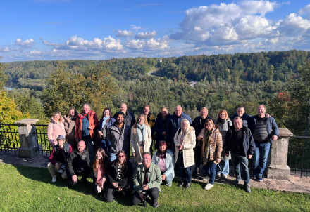 Starptautiska projekta NaturEUnite delegācija izzina uzņēmējdarbību Cēsu pilsētā un Gaujas Nacionālajā parkā