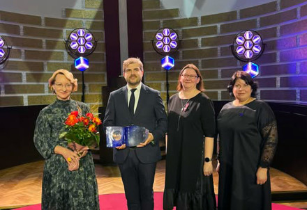 Draudzīgā Aicinājuma Cēsu Valsts ģimnāzijas vadības komanda – "Latvijas Gada skolotājs 2025" balvas ieguvēji