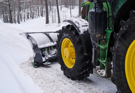 Cēsu pilsētā turpinās ziemas uzturēšanas darbi