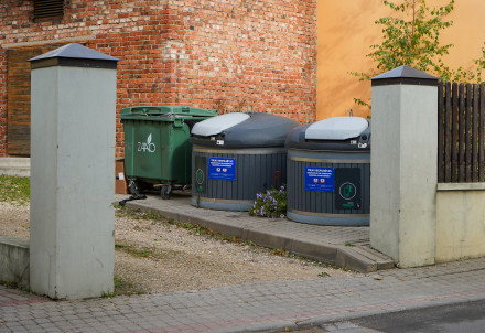 Aicinām uz diskusiju par atkritumu apsaimniekošanas uzlabošanu Cēsu vecpilsētā
