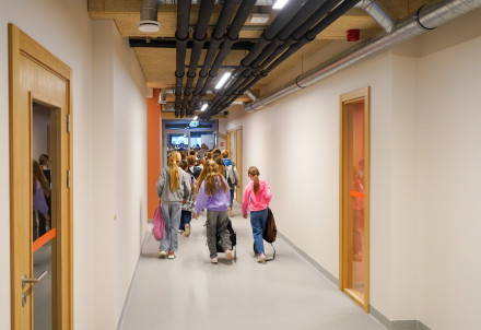 Cēsu Pilsētas vidusskolas 1.–6. klašu skolēni sāk mācības atjaunotajās telpās