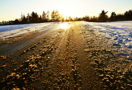 Atkušņa un pavasara palu dēļ uz laiku slēgti atsevišķi pašvaldības autoceļu posmi