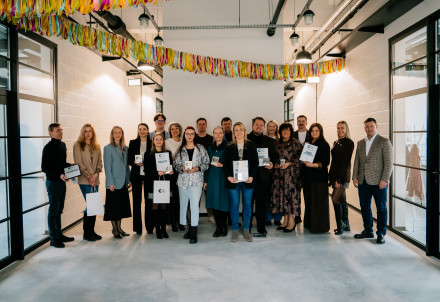 16 Cēsu novada uzņēmēji saņem "Radīts Cēsu novadā" preču zīmi